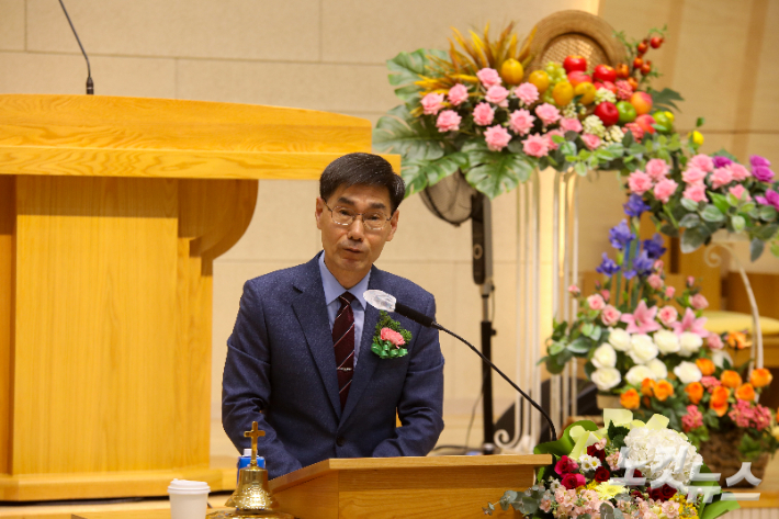 취임 인사를 전하는 신임 회장 박종범 목사. 최화랑 기자