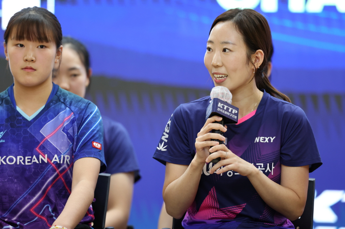 여자부 '공공의 적'으로 꼽힌 화성도시공사 양하은(오른쪽)과 우승을 노리는 이승은(대한항공). 연맹 