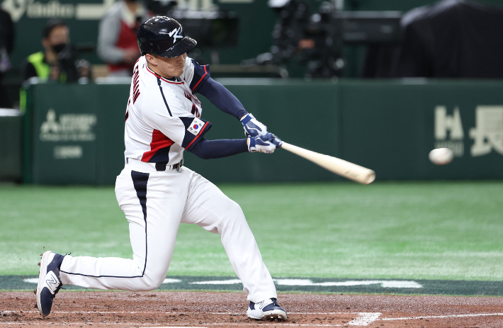 2023년 한국 대표팀 선수로 WBC에 참가한 토미 현수 에드먼의 당시 타격 장면. 연합뉴스 