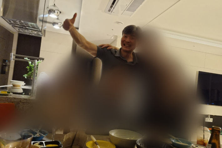 김건희 여사 관련 의혹을 수사하는 민중기 특별검사팀에 파견돼 도이치모터스 주가조작 사건 수사팀장을 맡아온 한문혁 부장검사가 과거 도이치모터스 주가조작의 '컨트롤타워'로 지목된 이종호 전 블랙펄인베스트 대표와 술자리를 가진 사실이 드러나 파견이 해제됐다. 대검찰청은 곧바로 한 부장검사에 대한 감찰에 착수했다. 연합뉴스