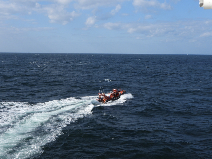 수색 중인 해경. 전북 군산해양경찰서 제공