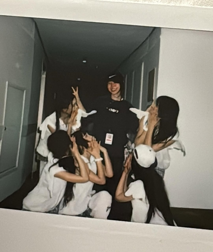 뉴진스 멤버들과 민희진 전 어도어 대표. 민희진 인스타그램