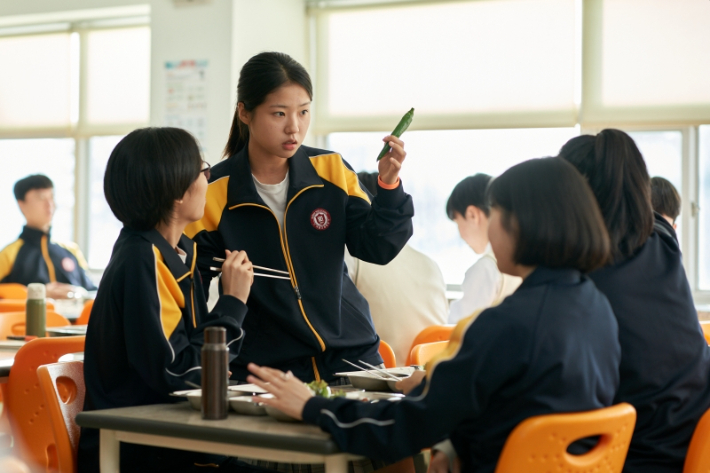 영화 '세계의 주인' 스틸컷. ㈜바른손이앤에이 제공