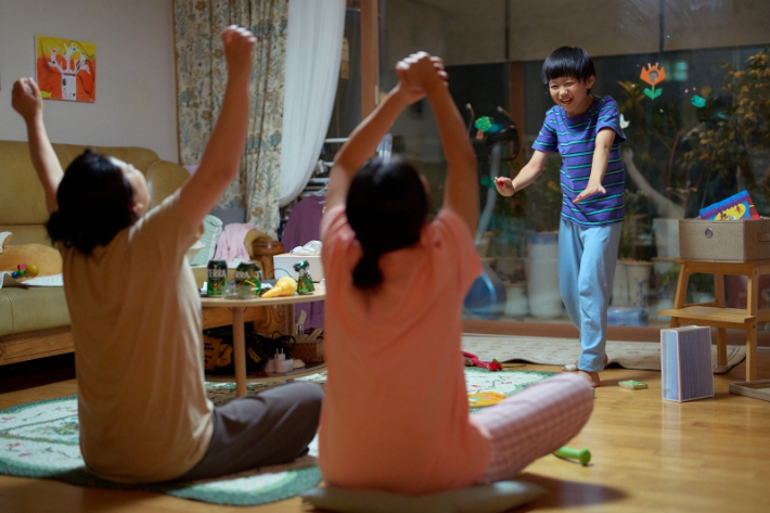 영화 '세계의 주인' 스틸컷. ㈜바른손이앤에이 제공