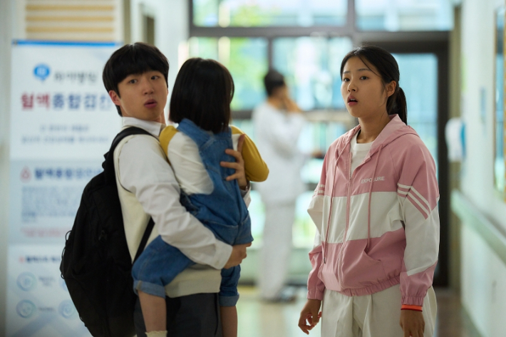 영화 '세계의 주인' 스틸컷. ㈜바른손이앤에이 제공