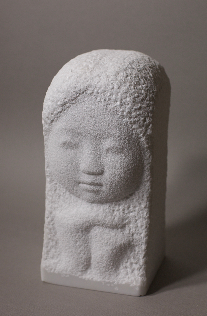 유향숙, '기도',  대리석, 11x11x24cm(2021). 동산방화랑 제공