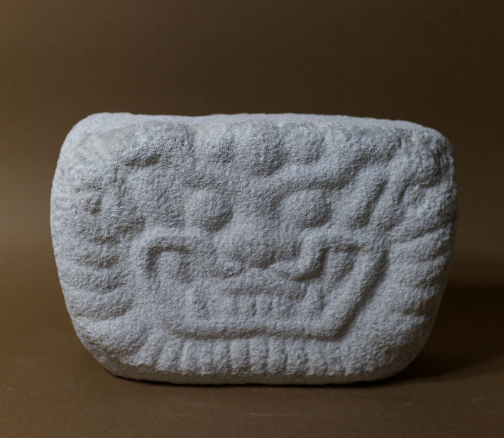 유향숙, '도깨비',  익산대리석, 25x9x17cm (1992). 동산방화랑 제공