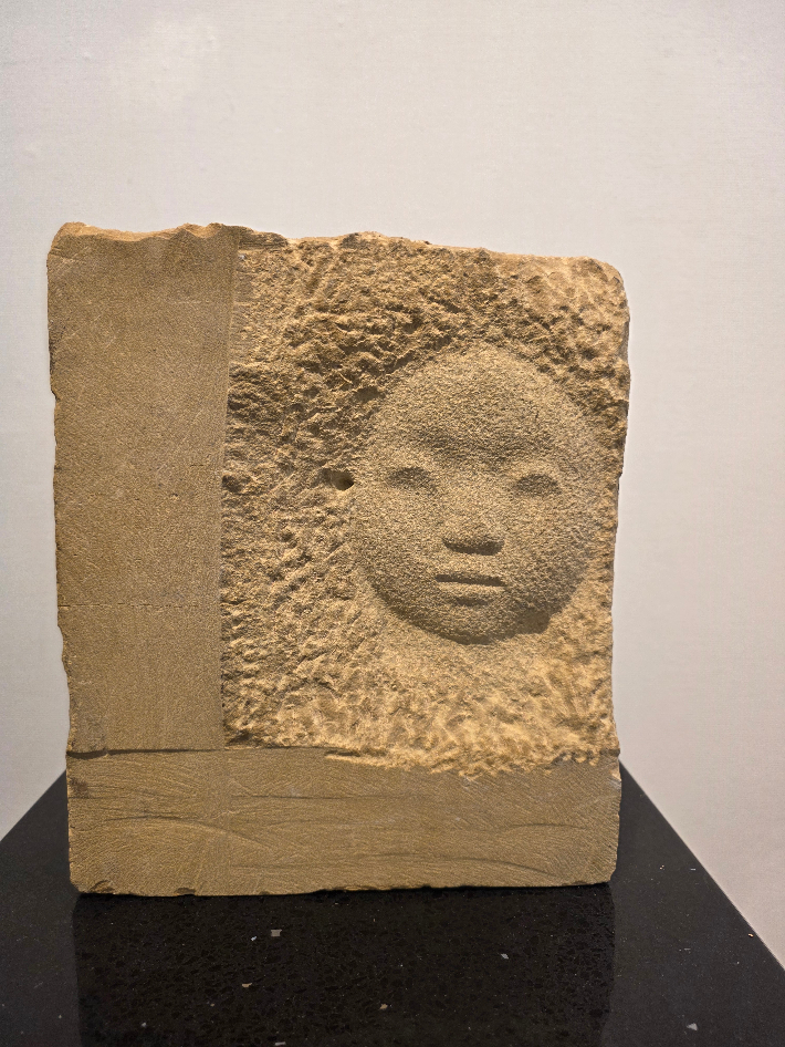 유향숙, '얼굴', 사암, 22x13x24cm(2025). 곽인숙 기자