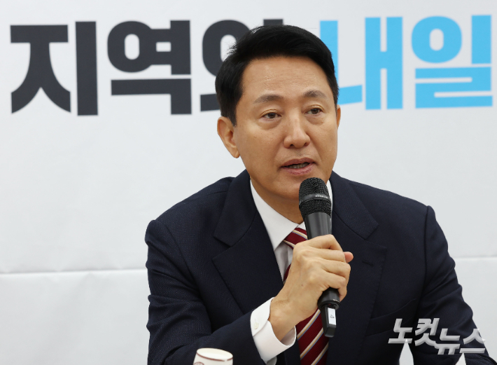 오세훈 서울시장이 12일 서울 여의도 국민의힘 중앙당사에서 열린 지방선거총괄기획단 및 시·도 광역단체장 연석회의에서 모두발언하고 있다. 류영주 기자