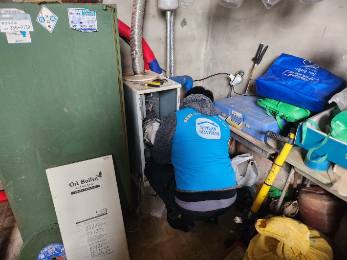 한파 대비- 우리동네 복지기동대 보일러 수리. 전라남도 제공