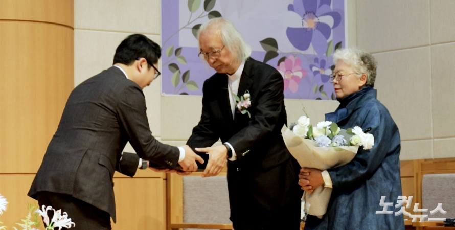 완도성광교회 정우겸 목사 원로 추대·이완기 목사 위임 감사예배 거행