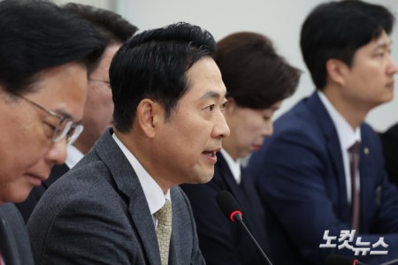 최고위원회의 주재하는 장동혁 대표