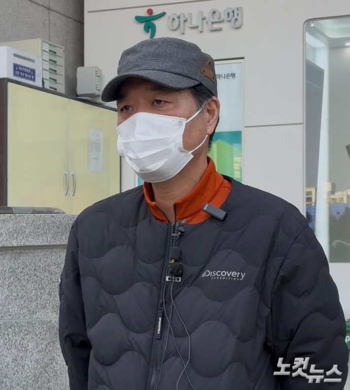 재판을 마친 뒤 취재진과 만난 피해자 아버지. 김미성 기자