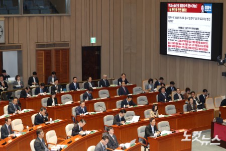 13일 서울 여의도 국회에서 열린 예산결산특별위원회 전체회의에서 정성호 법무부 장관이 의원 질의에 답변을 하고 있다.