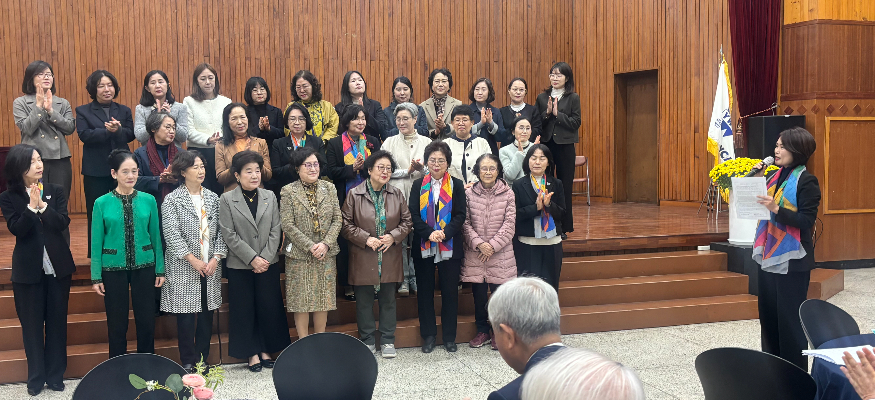 광주YWCA 윤정순사무총장이 임역원들을 소개하고 있다. 광주YWCA 제공