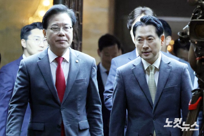 의원총회 참석하는 장동혁-송언석