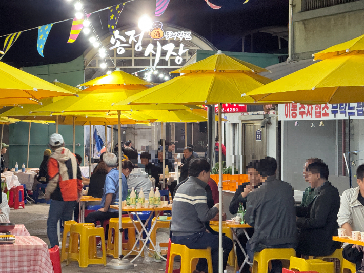 '불금전파' 송정을 찾은 시민들. 동해시 제공