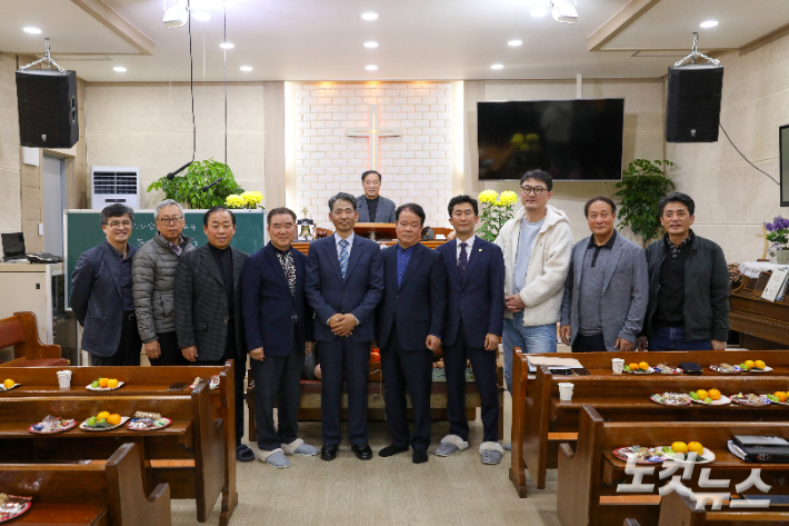 익산지방회 새 임원진이 단체사진을 촬영하고 있다. 최화랑 기자