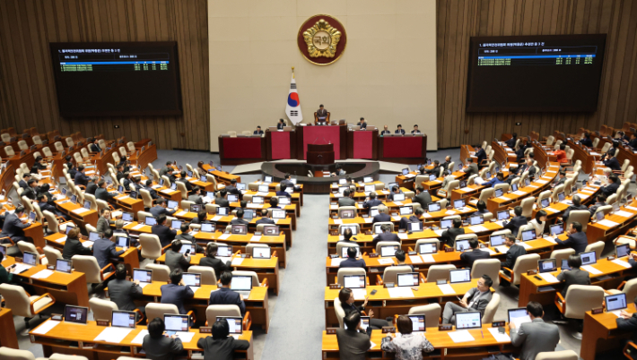 13일 국회 본회의에서 원자력안전위원회 위원(박종운, 성게용, 염학기) 추천안이 가결되고 있다. 연합뉴스