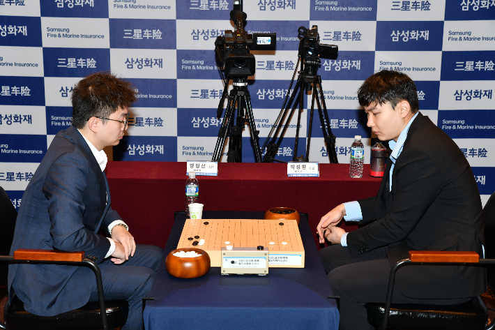 박정환 9단 vs 양딩신 9단의 8강전 대국 장면. 한국기원 제공 