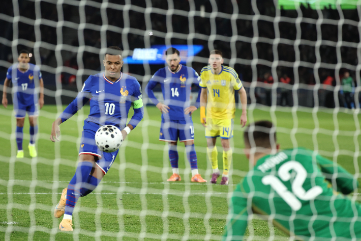 킬리안 음바페의 페널티킥. 연합뉴스