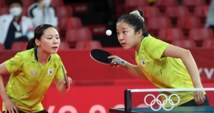 2020 도쿄 올림픽 때 최효주와 여자복식조로 나섰던 신유빈(사진 오른쪽). 연합뉴스