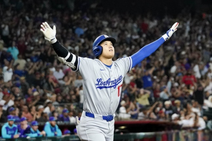 오타니 쇼헤이가 홈런을 터뜨리고 환호하는 모습. 연합뉴스