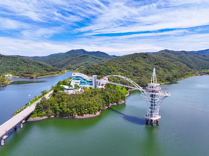 청양 칠갑타워 전경. 청양군 제공