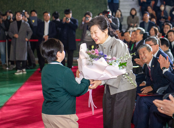 박정희 전 대통령 탄신 108돌 기념식에 참석한 박근혜 전 대통령. 구미시 제공