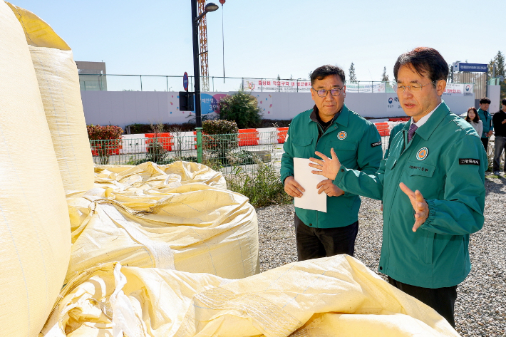 겨울도로 제설 대책 현장 점검 중인 이동환 고양특례시장. 고양시 제공
