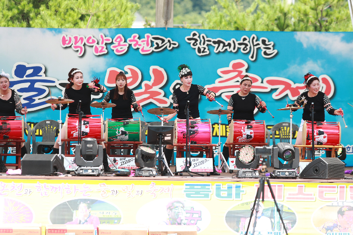 지난해 열린 백암온천축제 공연 모습. 울진군 제공