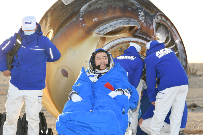 중국 선저우 20호 우주비행사들 지구 귀환. 연합뉴스