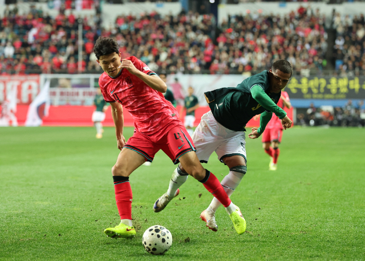 김민재 '철벽 수비'. 연합뉴스