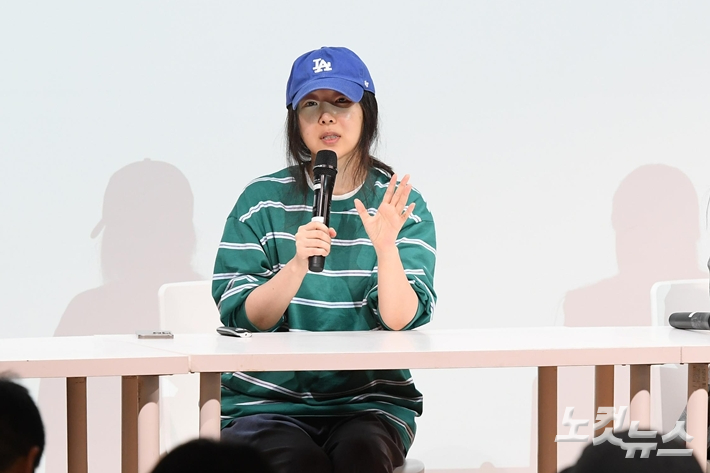 민희진 전 어도어 대표가 지난해 4월 25일 긴급 기자회견에서 발언하는 모습. 박종민 기자