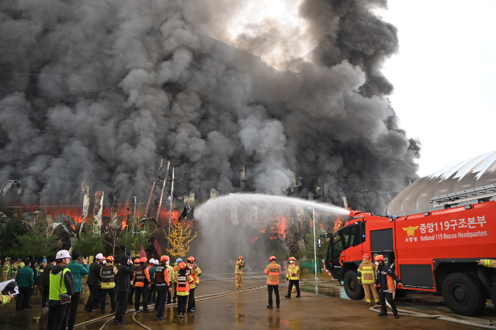  이랜드패션 물류센터 화재 현장. 충남도 제공