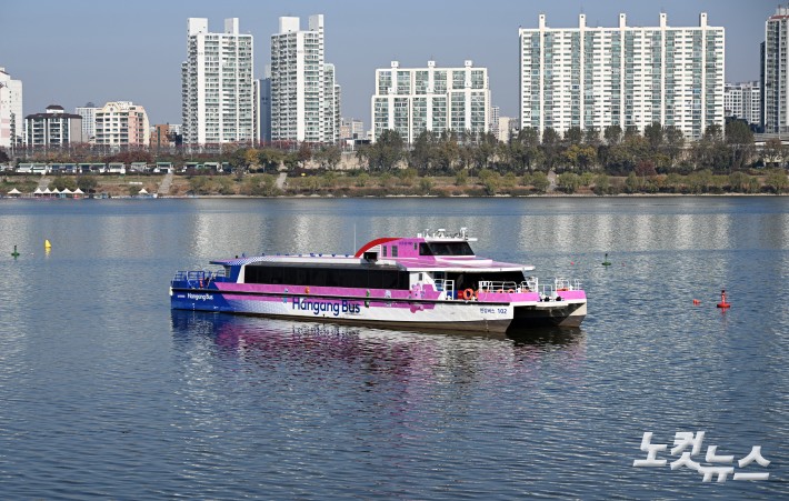 한강버스 사고 직전 항로 이탈…19일 인양 계획