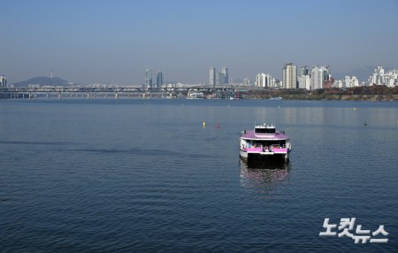 보름만에 또 멈춘 한강버스