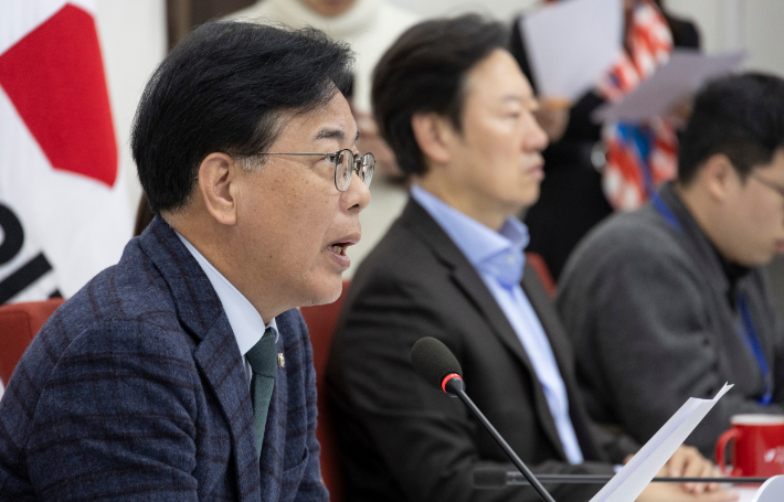 국민의힘 송언석 원내대표가 16일 국회에서 열린 현안 관련 기자간담회에서 발언하고 있다. 연합뉴스