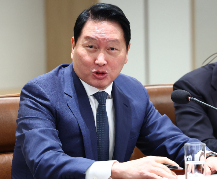 최태원 SK그룹 회장이 16일 용산 대통령실에서 열린 한미 관세협상 후속 민관 합동회의에서 발언하고 있다. 연합뉴스