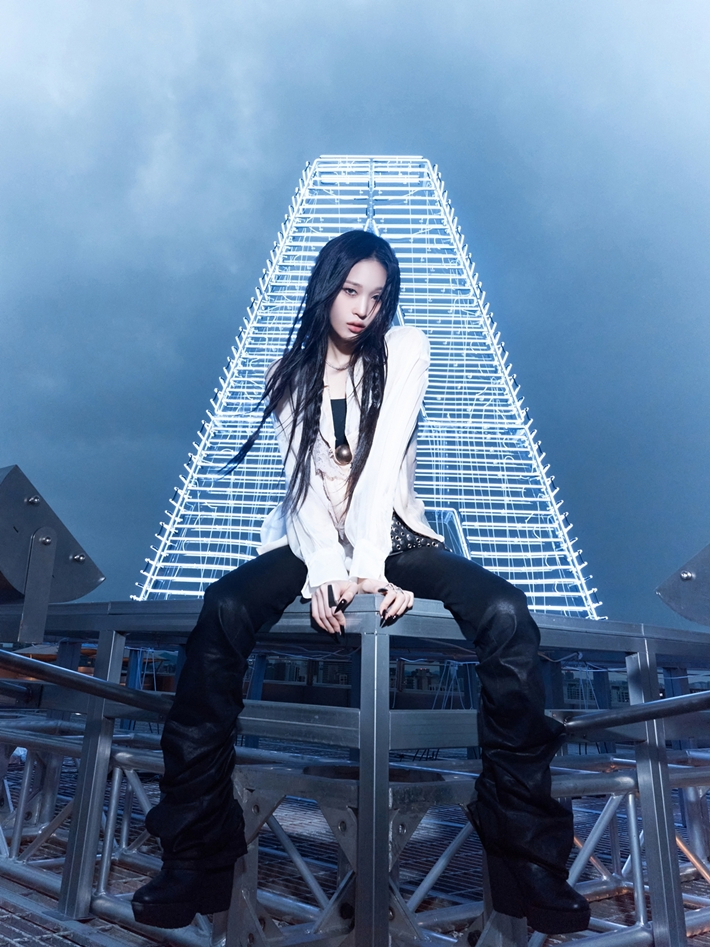 올데이 프로젝트 애니. 더블랙레이블 제공