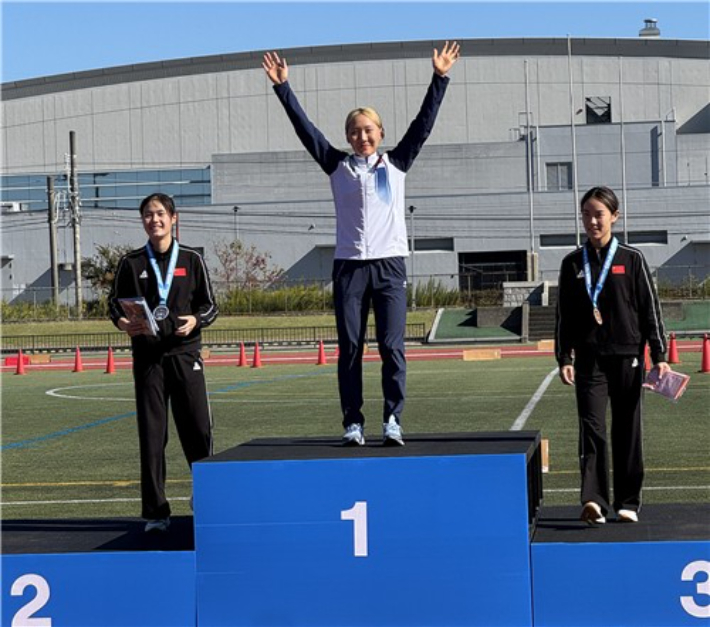 시상대 맨 위에 선 성승민(사진 가운데). 대한근대5종연맹 제공