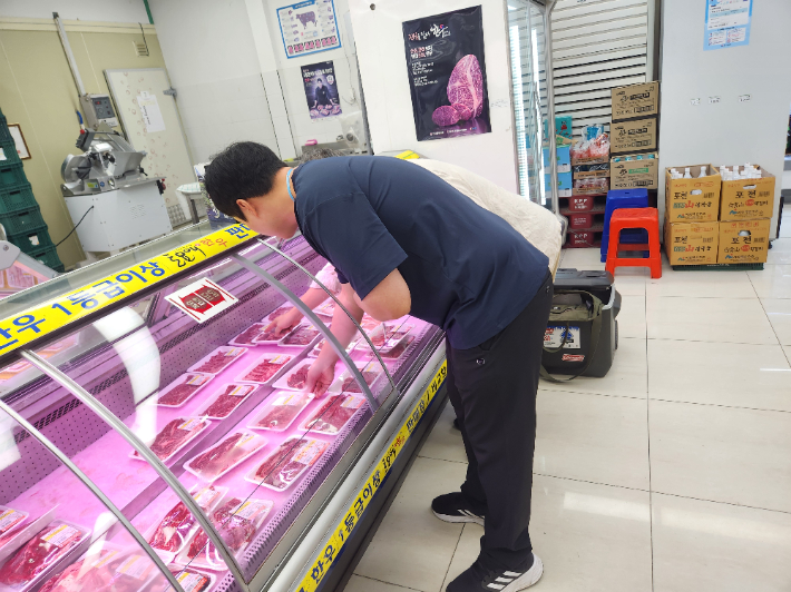 축산물 이력제 특별단속. 경남도청 제공 