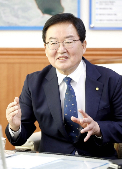 문인 광주 북구청장. 광주 북구 제공