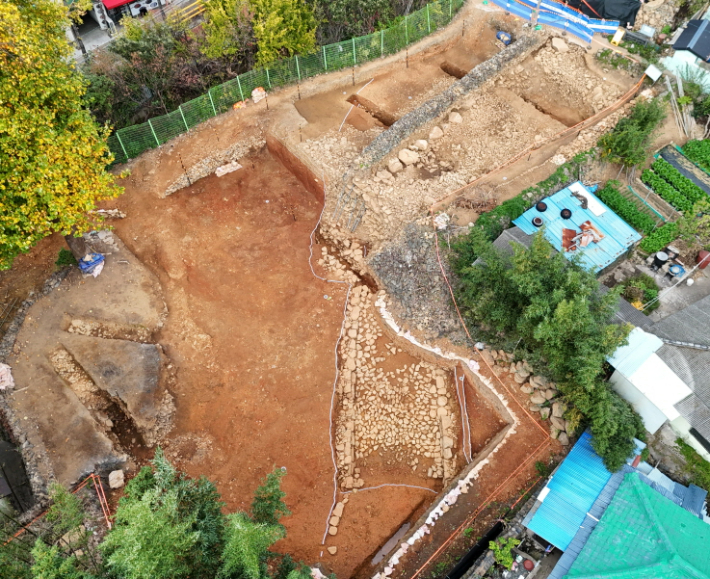 부산 기장군에 있는 기장읍성 발굴조사 현장 전경. 부산 기장군 제공 