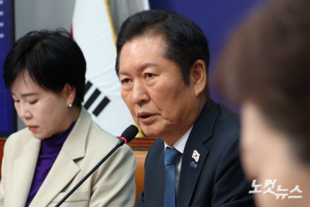 발언하는 정청래 대표