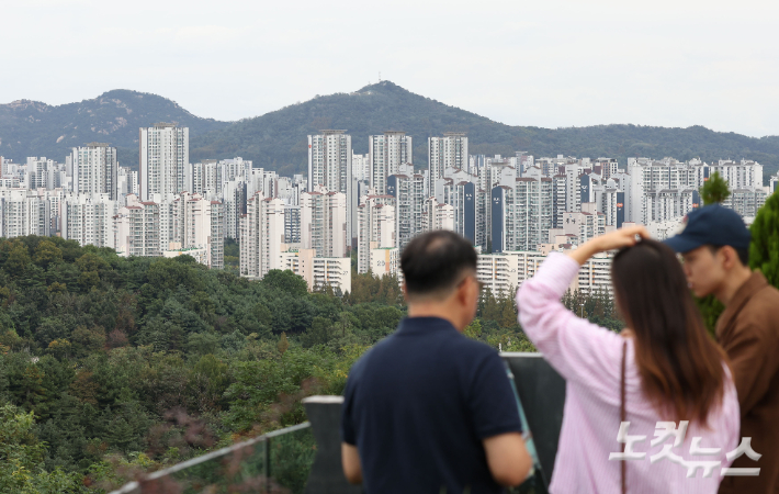 서울 마포구 하늘공원에서 바라본 아파트 모습. 류영주 기자