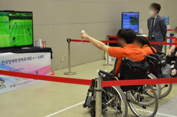 장애인e스포츠선수들이 한 대회에서 경쟁하고 있다. 대한장애인e스포츠연맹 홈페이지
