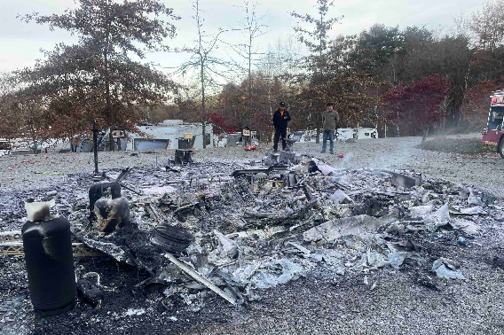 17일 오전 8시쯤 강원 횡성군 둔내면의 한 오토캠핑장 카라반에서 원인미상의 불이 났다. 강원소방 제공