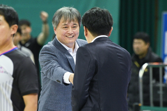하나은행 이상범 감독. WKBL 제공