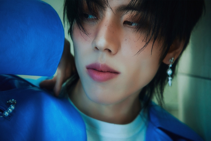 장동우는 타이틀곡 '스웨이' 작사에 참여했고, 자작곡 '인생'을 싣기도 했다. 장동우 공식 트위터